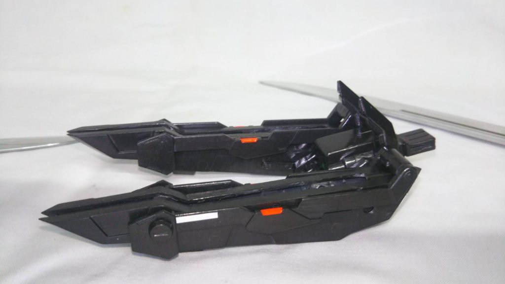 色んな寄せ集めパーツで構成されています。K社のフリースタイル・シールド、B社のメテオホッパー他。カラーはガンメタ一色に少しばかりのワンポイント塗装してます。