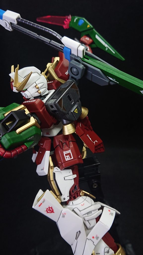 バックパックにシュベルトゲベールを装備するために接続部をポリキャップに変更していますポリキャップの方が幅が広いので軸を少し切り、挟み込めるように加工していますシンプルなバックパックがソードのスタイリッシュな感じにマッチしていてイイ感じですw