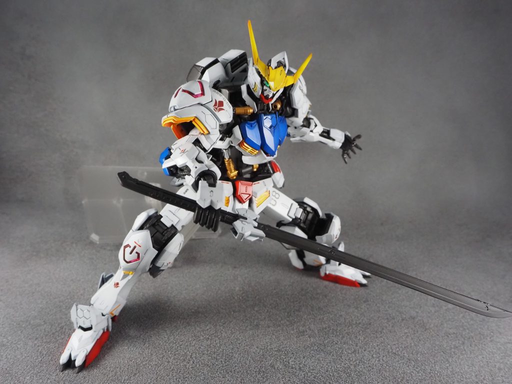 武装も滑空砲に刀、メイスと一通り付属するので遊べます。とは言え一期最終戦で使用した刀のイメージが強いですね。