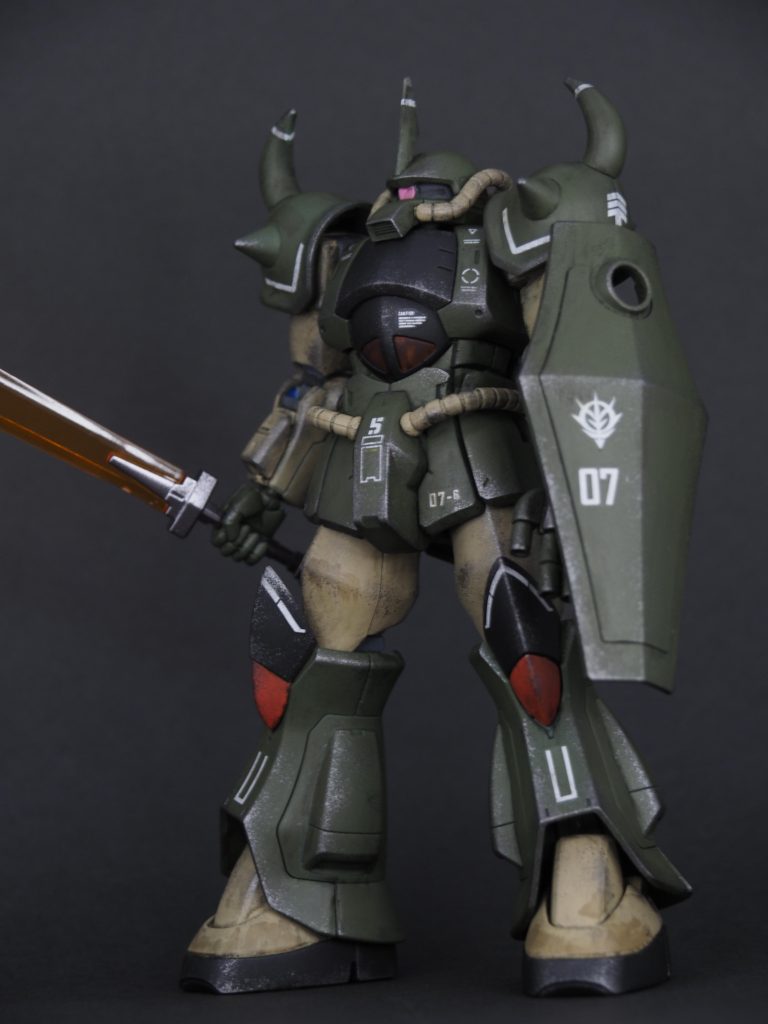 何気にジオン系のMS初めて組んだかも・・・連邦系と比べると色々太ましくてびっくりしました。