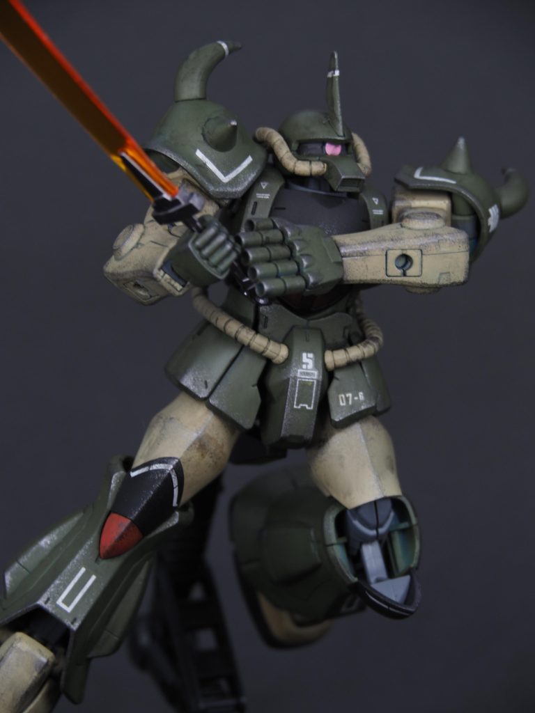 ウェザリングはタミヤのウェザリングマスターでウォッシングした後、水性ホビーカラーをスポンジに含ませてチッピングしました。