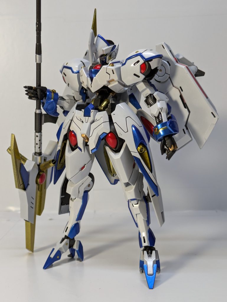 正面脚部以外はほぼA’sを参考にカラーリング