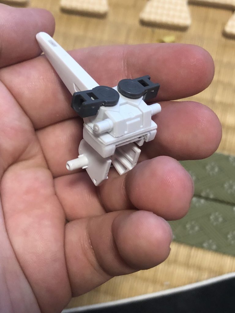 ジュピターヴのパーツとボールデンアームズのジョイントを接着した状態。ここからボールジョイントを介してジュピターヴのコンテナを付けてます。