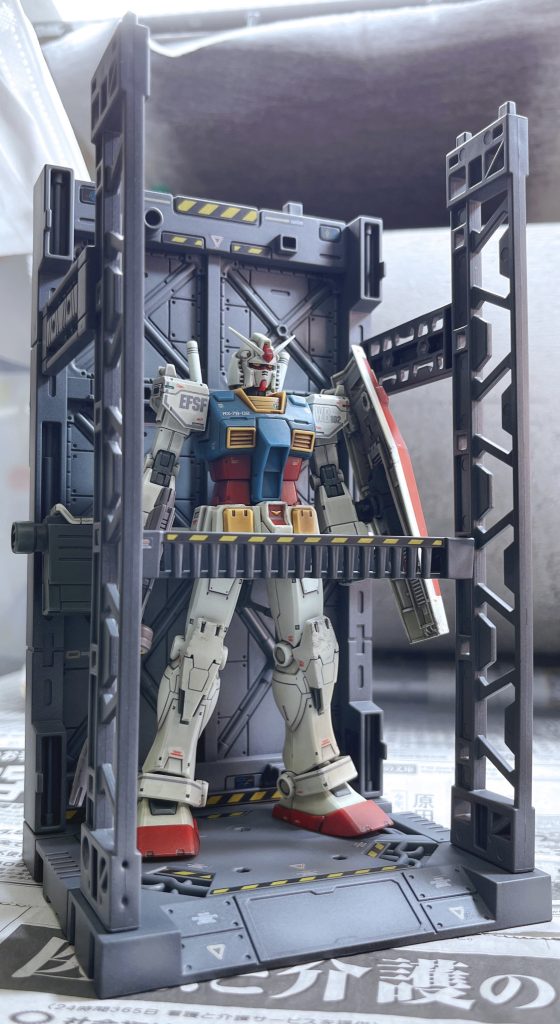 ドアン版のオリジンガンダムと。RGガンダムに付属のアムロを塗装して飾りたくなりました。どこに片付けたかな🤔