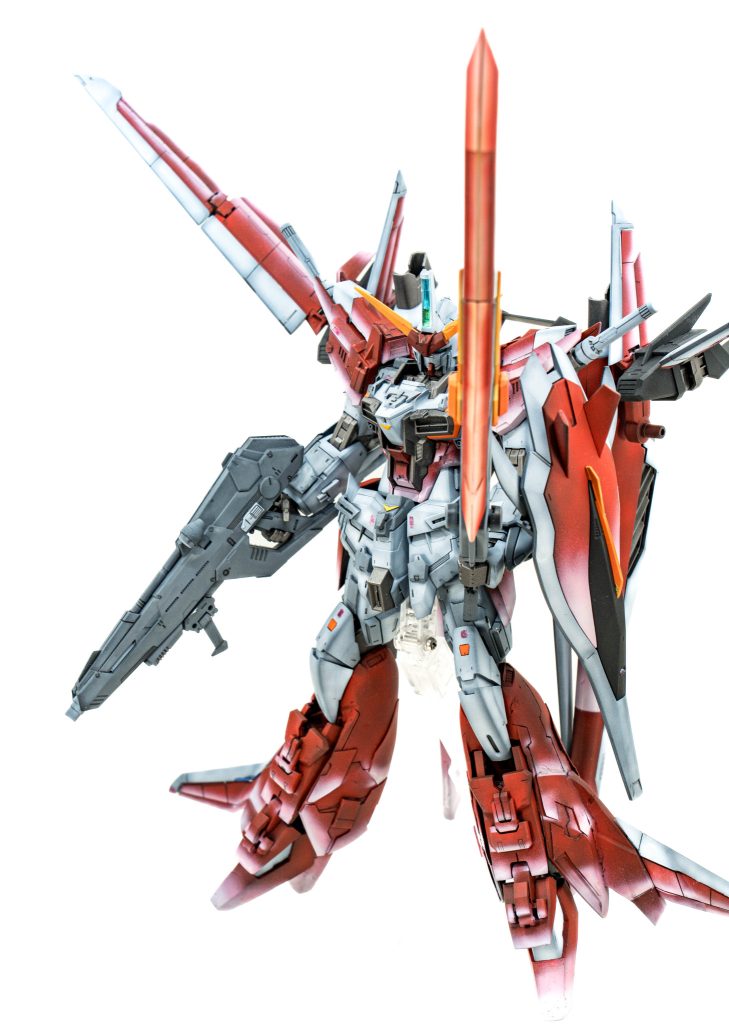 デカイ剣とライフルもちです。