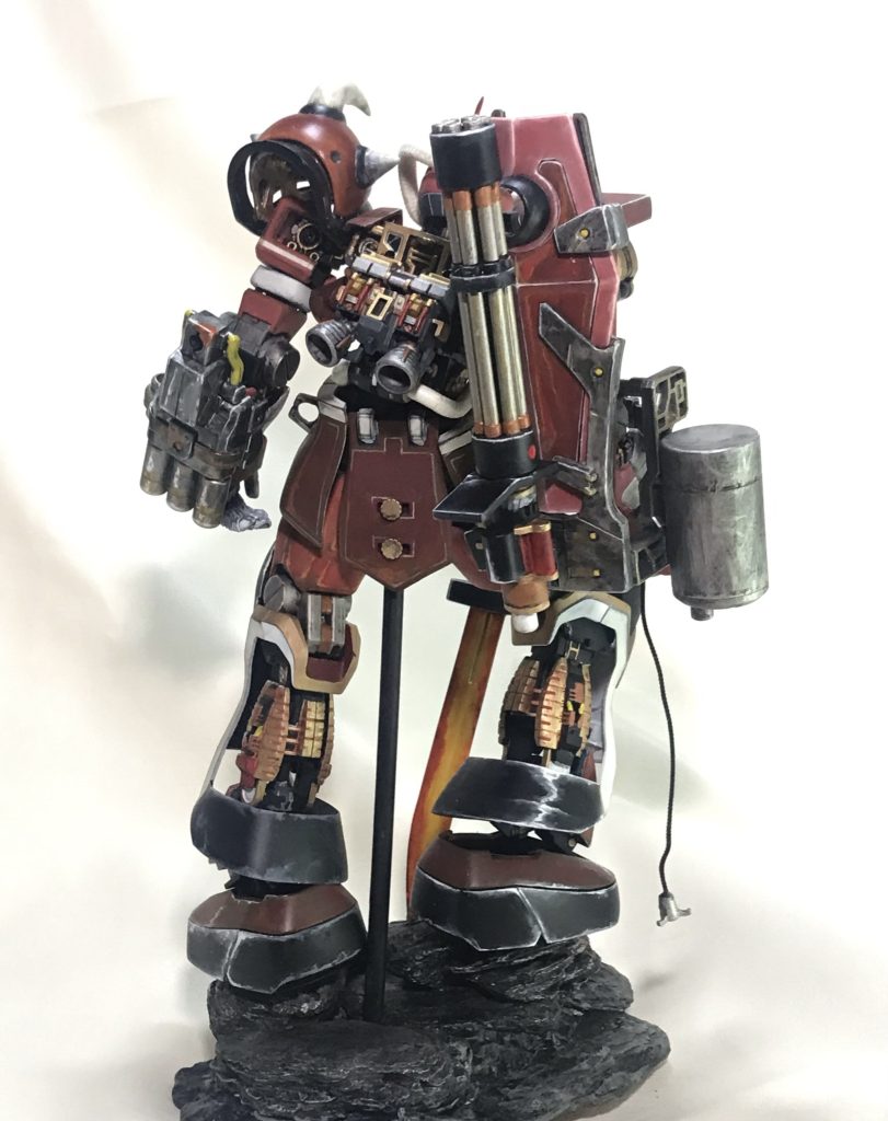 背面シールドガトリングも普通に付けるとガトリングがかなりで出しゃばるので使用時のみ180°回転させて使う様にシールド内に収まるようにしてあります。