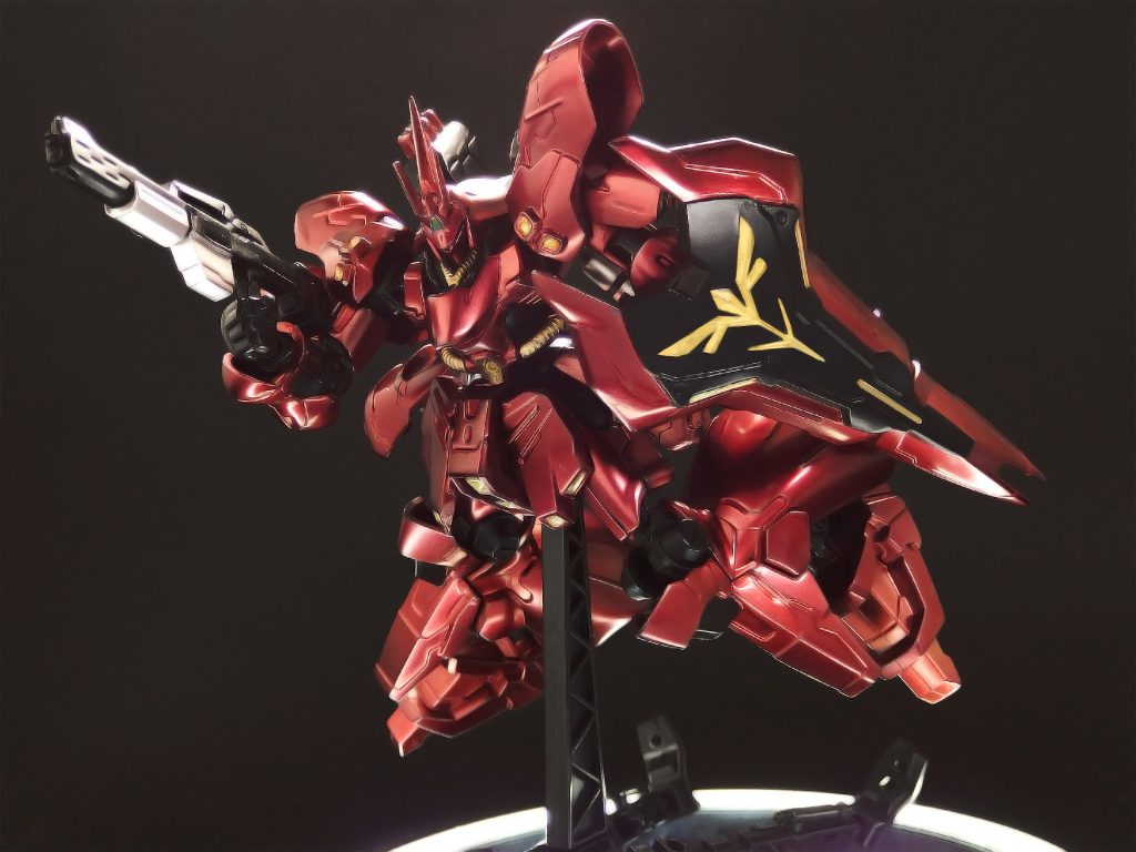 赤:ロイヤルメタレッド+ヘビーガンメタリック(混色)金:イエローゴールド銀:シャインシルバー緑:ルミナスメタグリーン黒:水性ブラックサーフェイサー(色自体を気に入っているのでサフ効果を兼ねた塗料として使っています)
