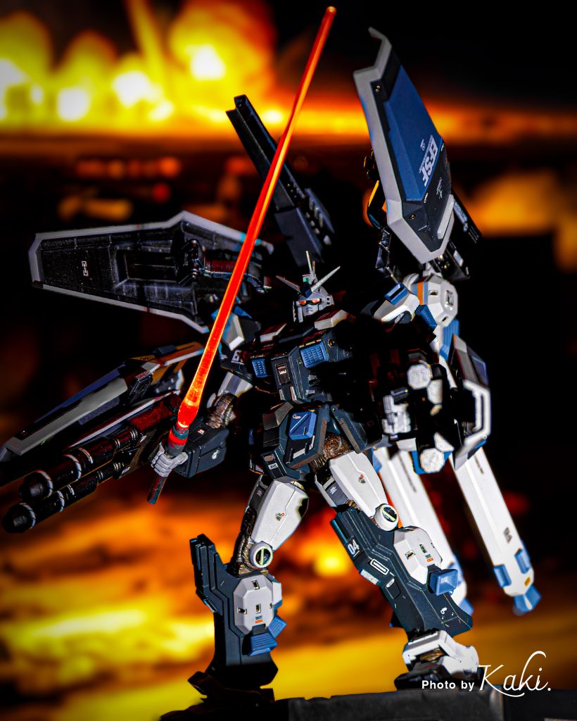 PCのディスプレイを背景に撮影。デジラマ風ですが、合成ではない一枚です。