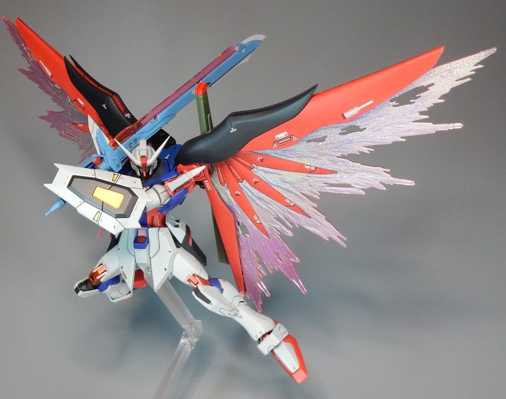 アロンダイト ビームソードアロンダイトは刃先にプラ板を付け足して鋭くしています。SEED FREEDOM劇中で見せた大きく振りかぶるポーズを取らせたかったのですが、ガンプラでは難しかったです。