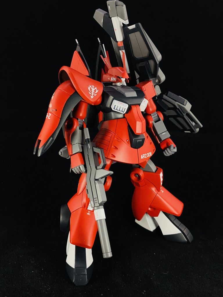 全体です。元キットからかなり手をつけて、プロポーション改修を行なっています。顔はガンダムフェイスに変更して、MK-Ⅴのような顎にしています。