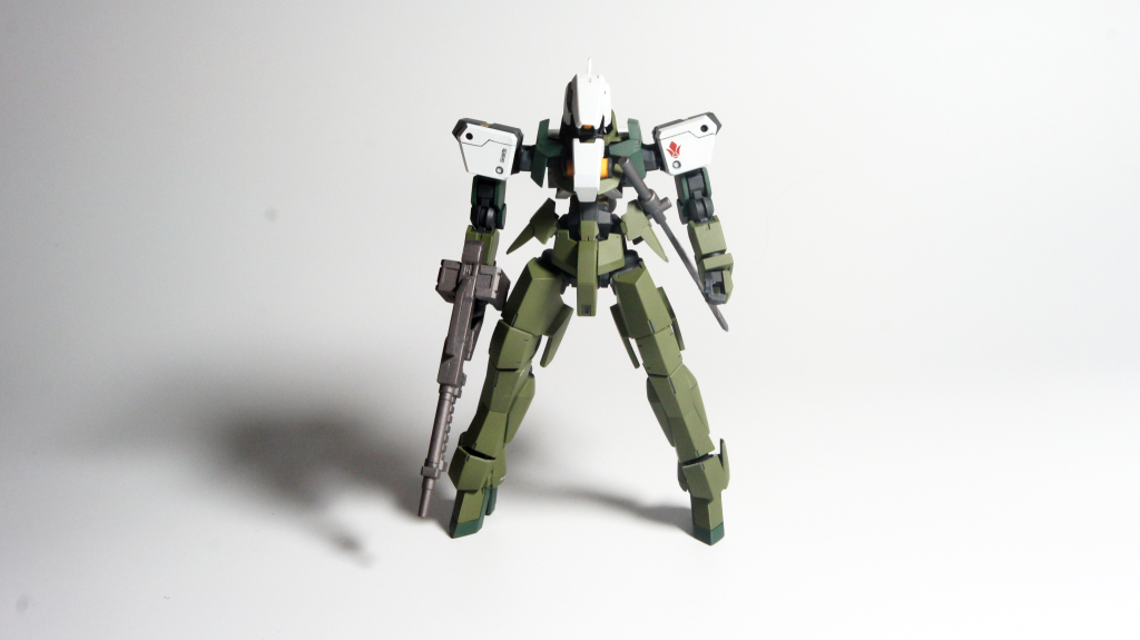 正面スタイル改修として胴を2mm、首を1mm、腕を1mm延長しました。その他には少し新規のディティールを追加しました。