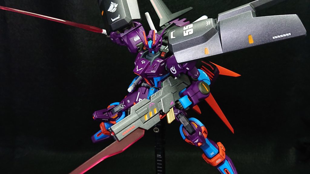 今回のお気に入りポイントは“コンセプト”と“武装”です拠点防衛というコンセプトに対して、第1ウェーブの射撃戦、第2ウェーブ近接戦と大きくコンセプトから外れることなく武装を選定できたと満足していますｗ特に両肩のシールドは防衛戦用の機体らしく強固な守りの印象を強く与えてくれるので気に入っているポイントの1つです今回1つ反省点を上げるなら「エネルギー問題」でしたね💦設定の練り込みが足りず、ロマンに走りがちな自分はよくこの問題にぶつかりますｗ給電用のケーブルの作り方を勉強してみようと考えていますｗでは、最後までご覧いただきありがとうございました