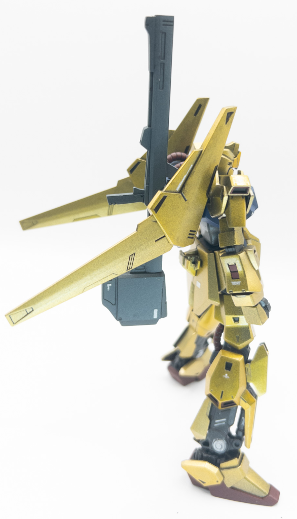 ライトサイドいつもならデカールをもりもり貼ってはニヤニヤたのしむんですが、今回は何故かしっかりこなくてほとんど貼りませんでしたアレー?