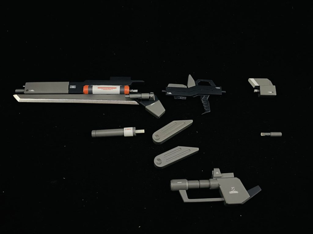 ビームライフルは組み換え出来るように旧キットのマラサイのビールライフルを改造して作りました。