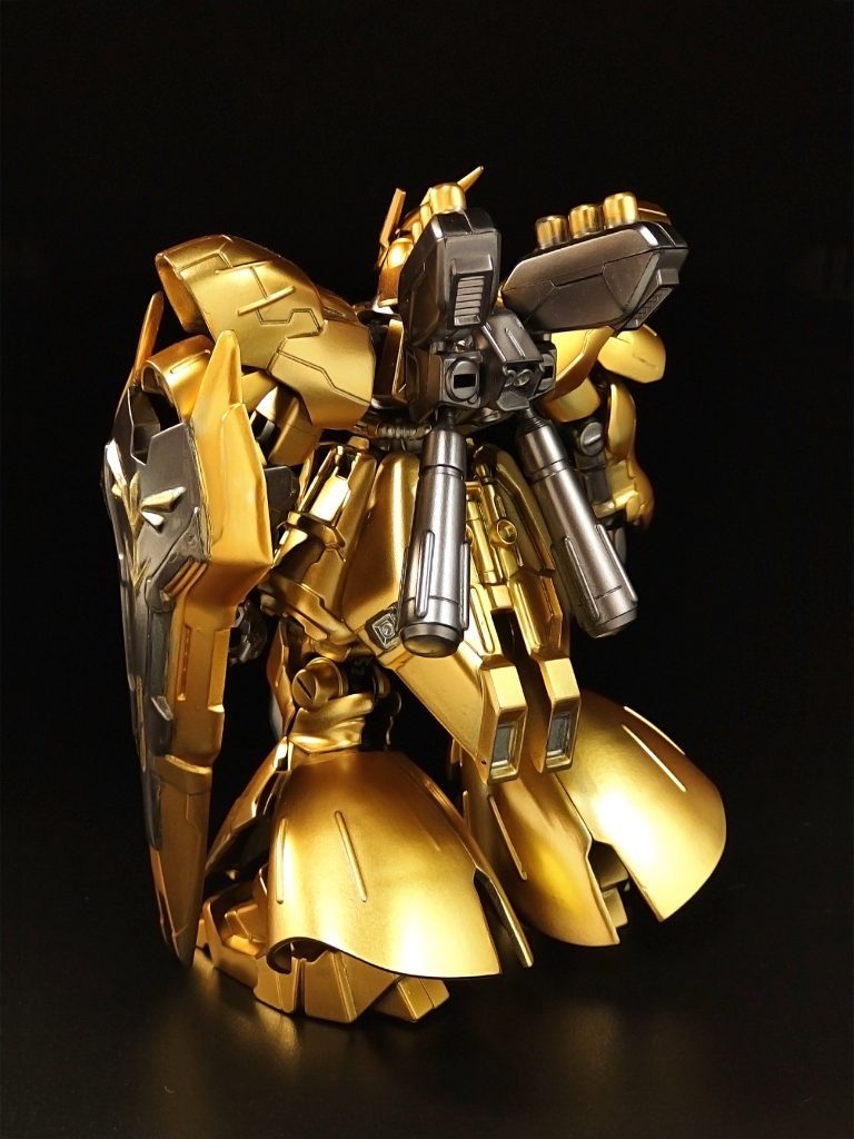 気軽に金塗装したい場合は、是非ともガンダムマーカーのイエローゴールドをオススメします。