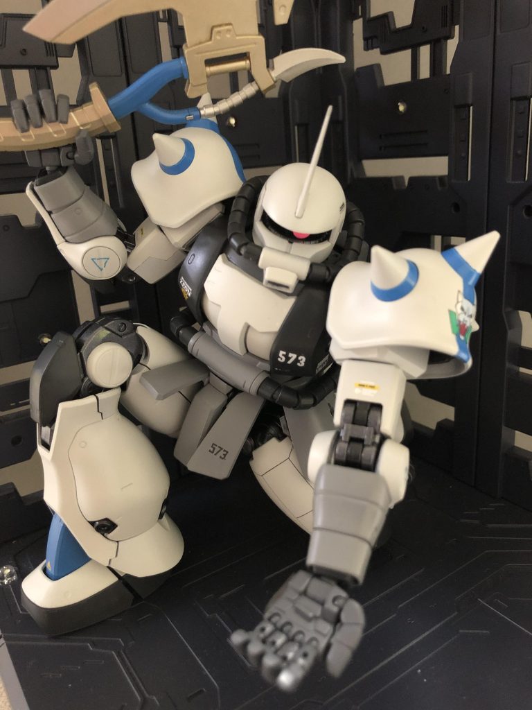 ザクポーズ！良いですね！