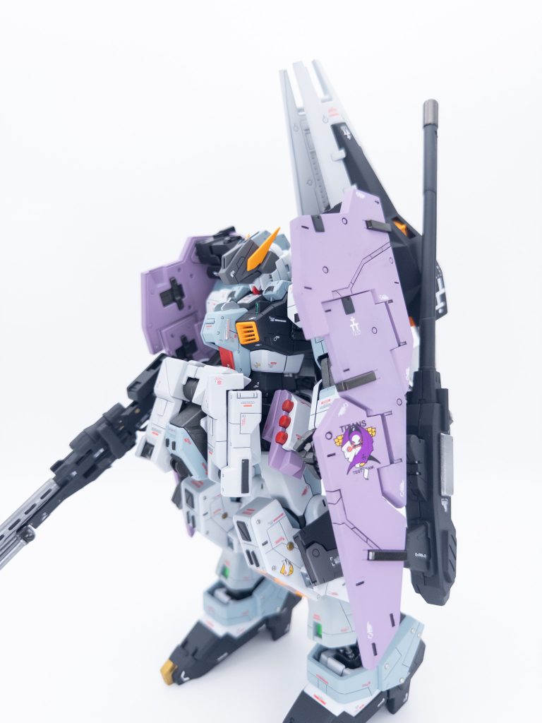 MGアドバンスド・ヘイズルベースに主にデュナメスの武装をミキシングしました!左腕のライフルはダガーL用拡張セットから引っ張ってきました。