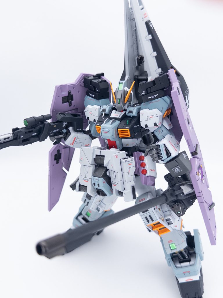 最後は左腕のライフルを!調整ミスってグリップ持たせられなかったけど、細かいところは気にしないということで。。。 前回投稿から大分空いてしまいましたが、今回も楽しく組めました!!