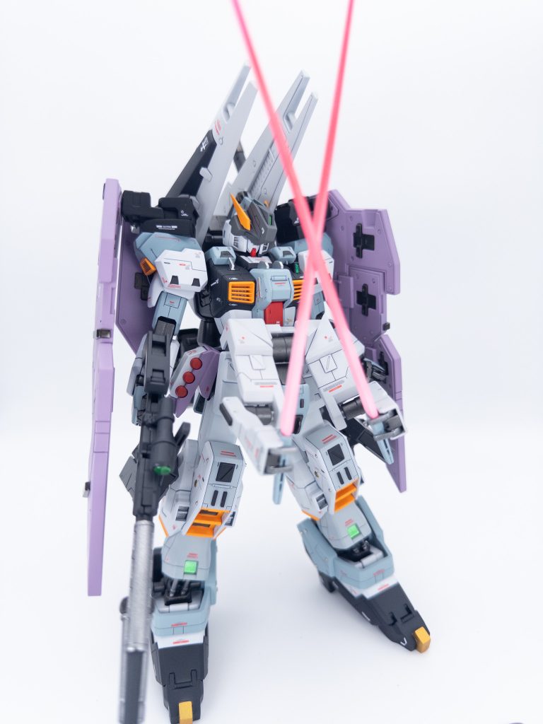 バックユニットについてるビームサーベルも持たせることができます〜。