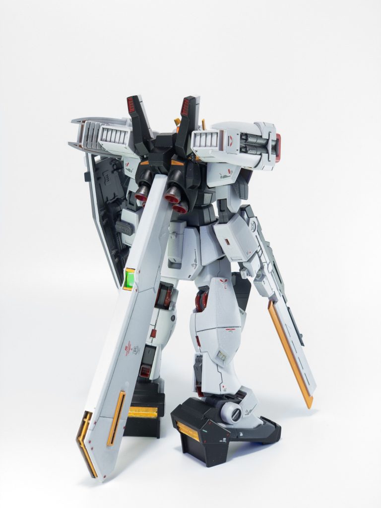 本体はガンダムMK-IIとジムIIIをベースにヘイズル系のパーツを使用肩回りがお気に入り 