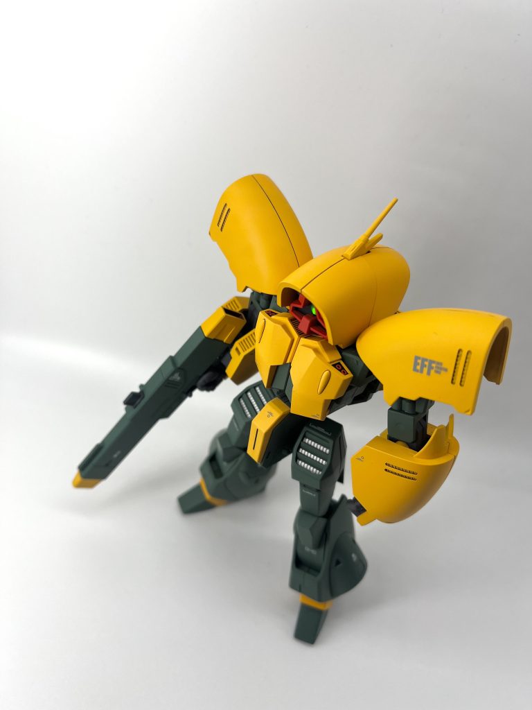 個人的にアッシマーはティターンズより地球連邦のイメージが強いのでティターンズデカールは貼りませんでした。