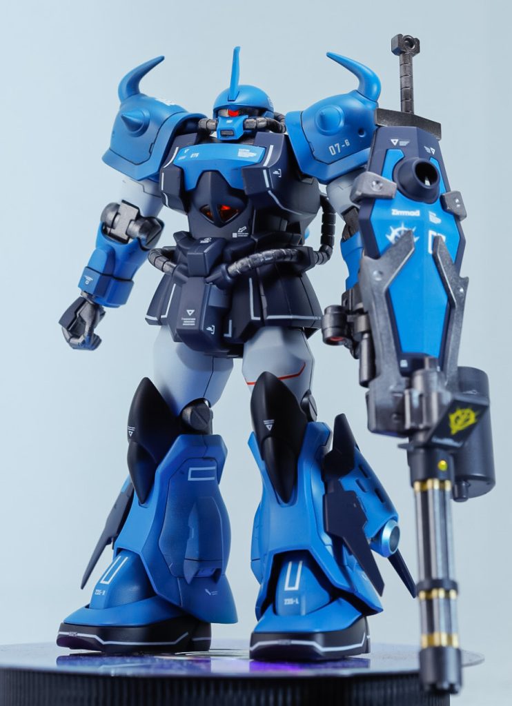 グフ・カスタム普通に作っても面白くないのでプロトタイプグフのカラーリングで塗ってみました。足には高機動型ブースターを設置。マグネットコーティングで(ネオジム磁石)脱着可能になってます!シールドのジオンマークがガトリングガン用のフレームで隠れてしまったのはナイショです🤫