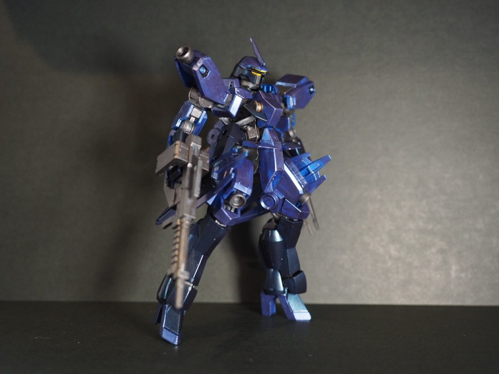 備忘録的に塗装について。基本お手軽ランナー塗装です。今回、部品と部品の陰になって塗りにくい部分は、ランナーから外して塗装するようにしました。