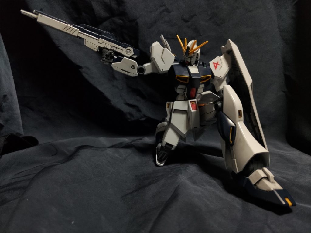 しゃがんで銃を構えて。以上です、お目汚し失礼しました。