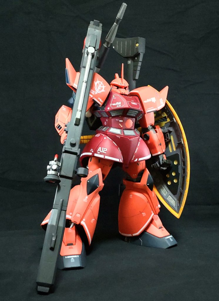 最終決戦仕様、フル装備。なぜB型バックパックじゃなくC型かというと、このゲルググをジャンクで手に入れた時、B型のバックパックがありませんでした😓。GP02作成した時に買った武器ジャンクの詰合せにC型があったので、機動力も上がるし武装も増えるということで、今回使うことにしました😄。