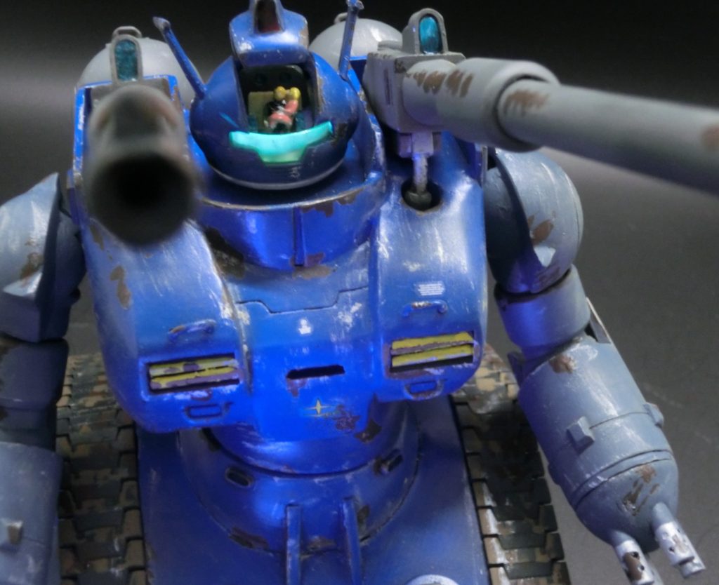 頭部のハッチは開閉可能！キャスバルとアルテーシア