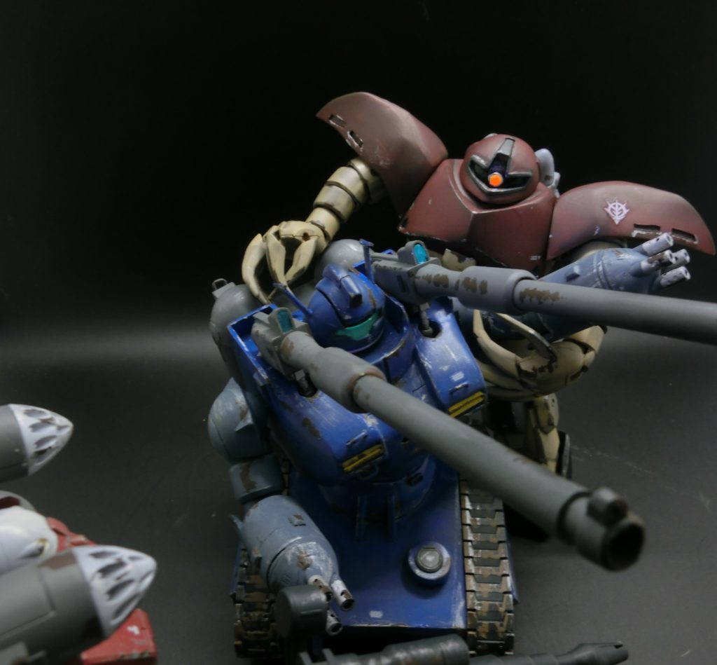 ゴッグの装甲は厚く、ハンドマシンガンがまったく効かない。