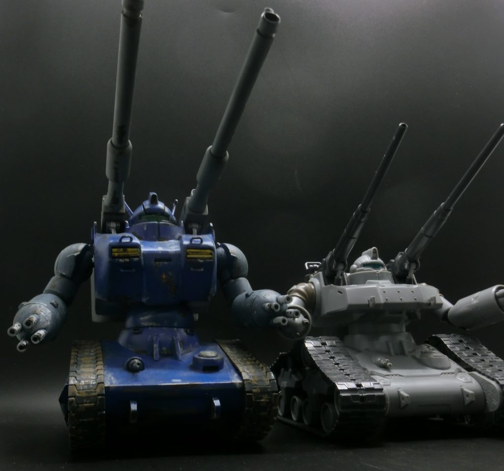 市販のオリジンガンタンク初期型と２ショットです。角川オリジンは結構、背が高い！