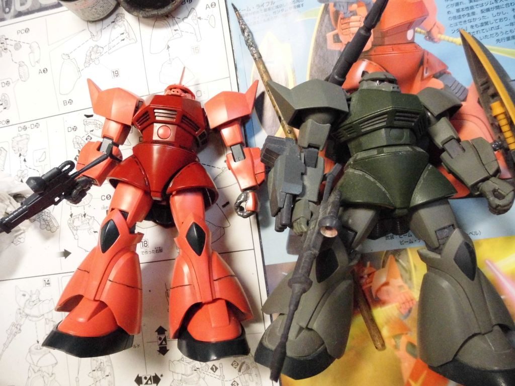 量産型と。胸が可動してコックピットが隠れるのが嫌で、今回は接着して可動しないように。