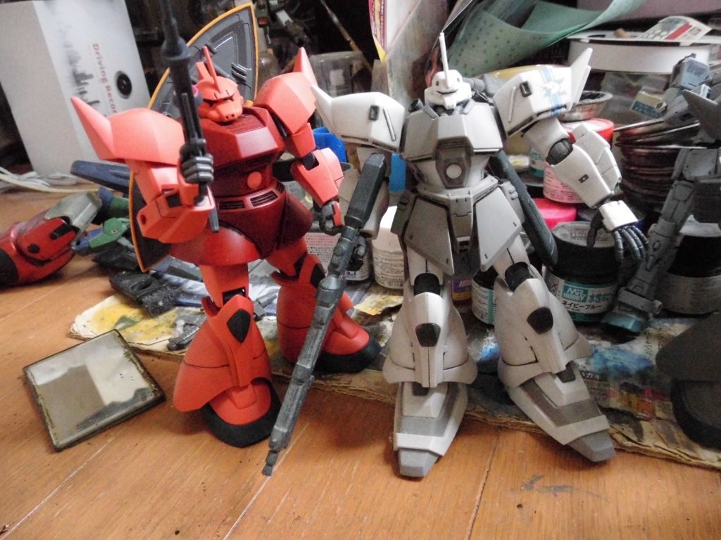 シンマツナガのゲルググイエーガーと。比較してみるとイエーガーの顔の小ささが際立ちますね。