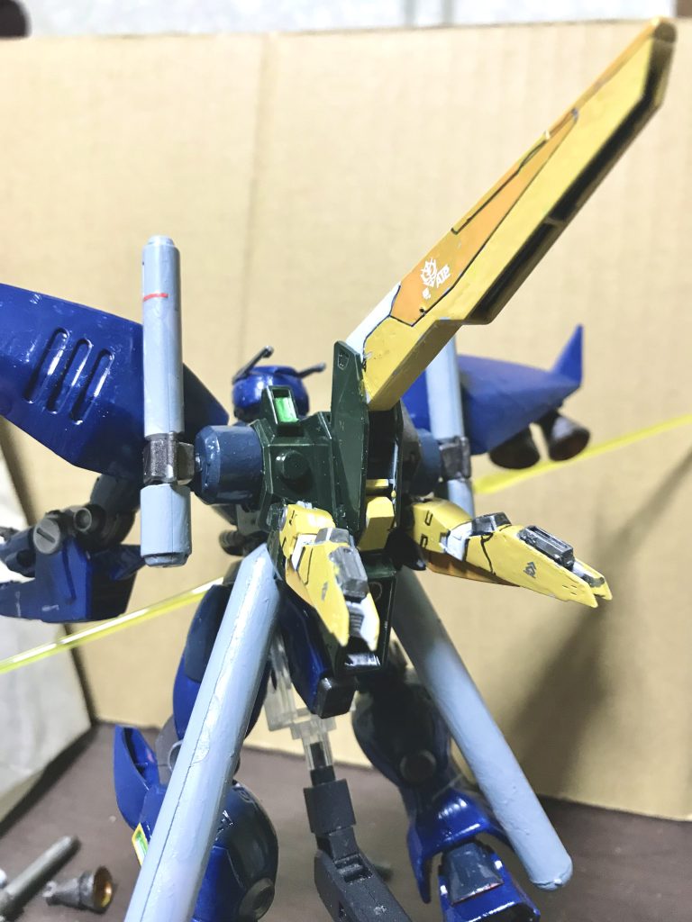 後ろから､ゼータのパーツとビルダーズパーツ，Sガンダムの一部をつけてみました。