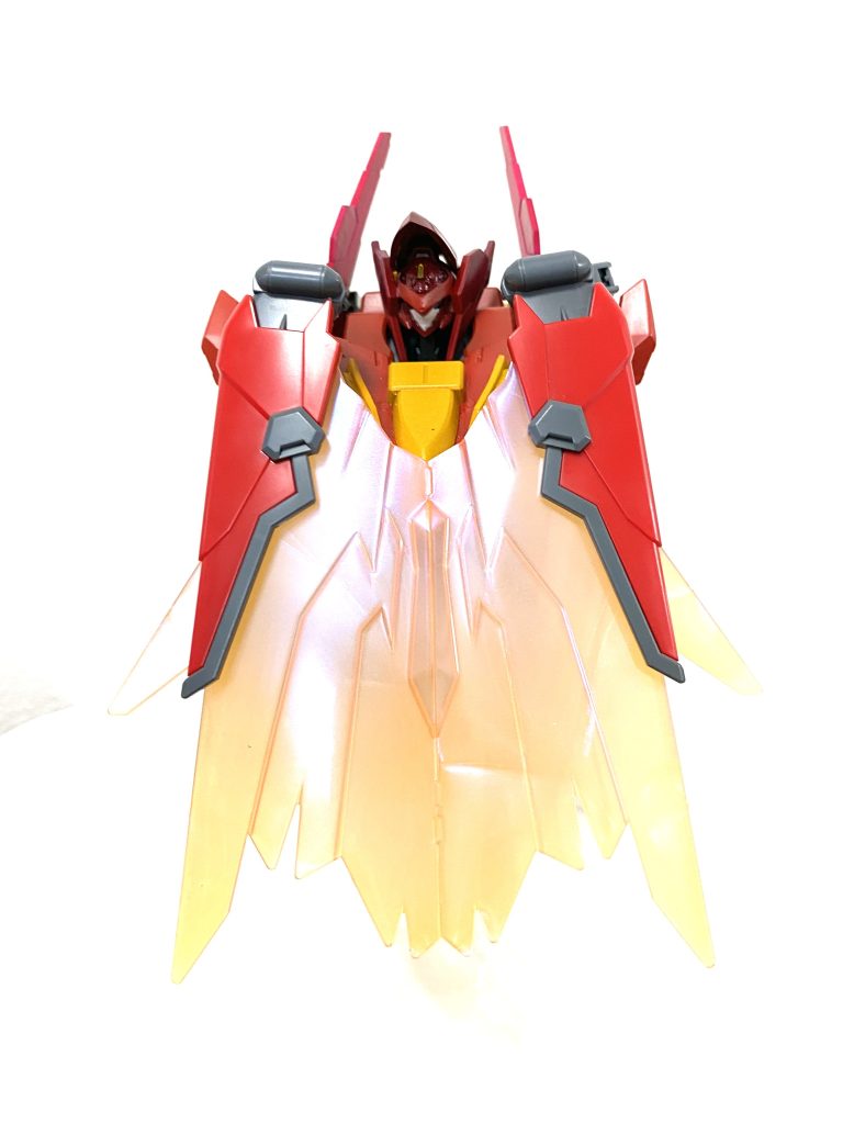 エナジーウイングを全面に展開してシールドにする事もできます。