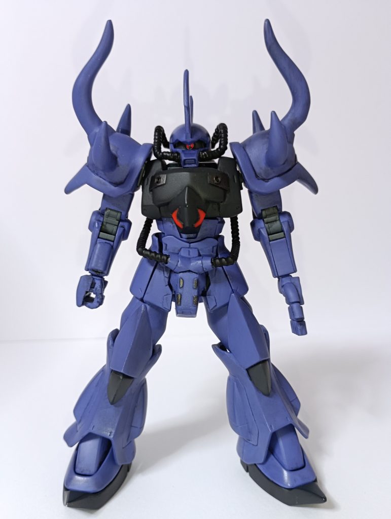 リバイブグフがベース。最終的には「DG細胞に取り込まれたランバ・ラルのグフ」というコンセプトで作成しました。肩の角に放電機能を備えており、放電による広範囲の攻撃や、集中させ自身を守る電磁バリアの機能がある設定です。