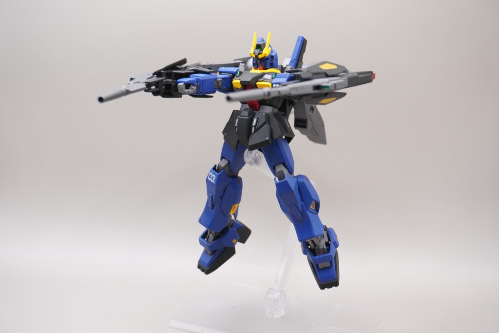 アームをガンプラバトルアームアームズ(アーム多くね?w)に変えているのですが、長すぎるというか関節が足りないというかで、位置の調整が大変でした。今度別のアームに取り替えたいところです。