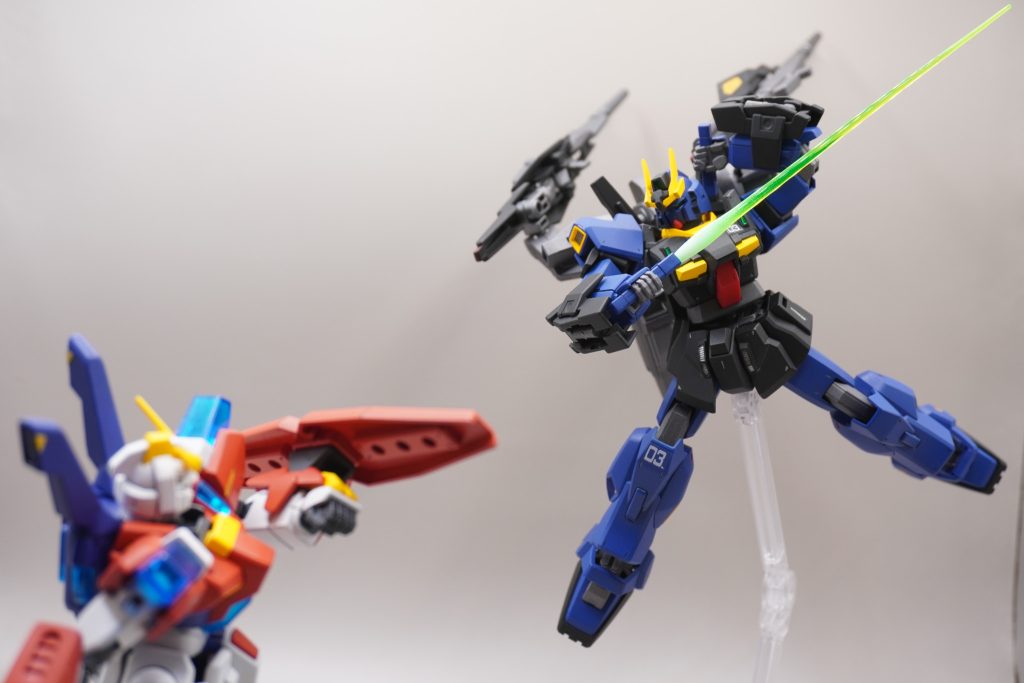 ビルドシリーズといえば、ということで最後にガンプラバトル風のショット。お相手は以前制作したスターバーニングガンダム。1対1なら最後はガチンコの白兵戦です。ご覧いただきありがとうございました!