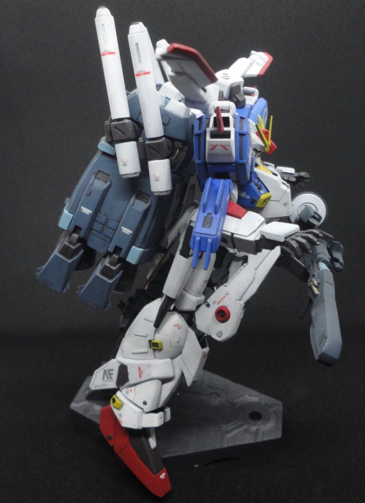 カラーリングは今の解釈に寄せました。