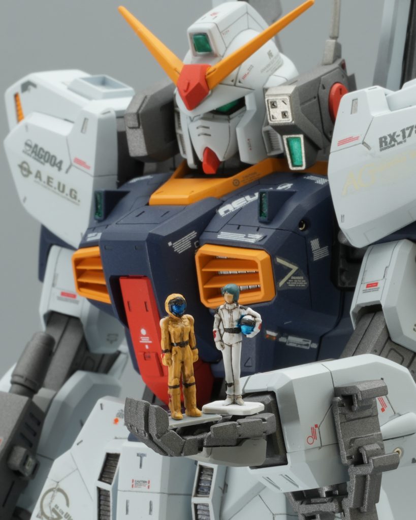 胸部アップデカールは、だいぶ昔に買ったマーク2用のがあったのですが、古すぎて割れるわ、黄ばみが凄いわ、張り付かないわで大変でした。他にはユニコーン、Ｚのデカールを流用してます。