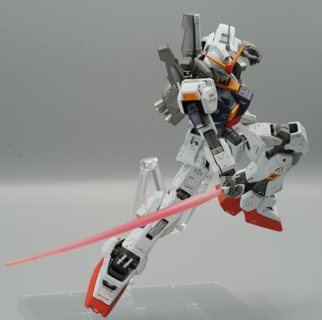 ビームサーベル一閃！