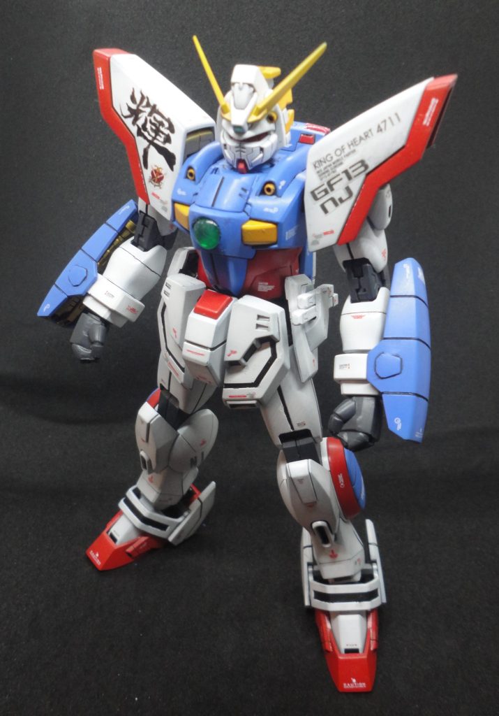 ノーマルモード。サーベルはもう取り外したくないです。目以外のセンサーなどはラピーテープをUVレジンでコーティングしてます。