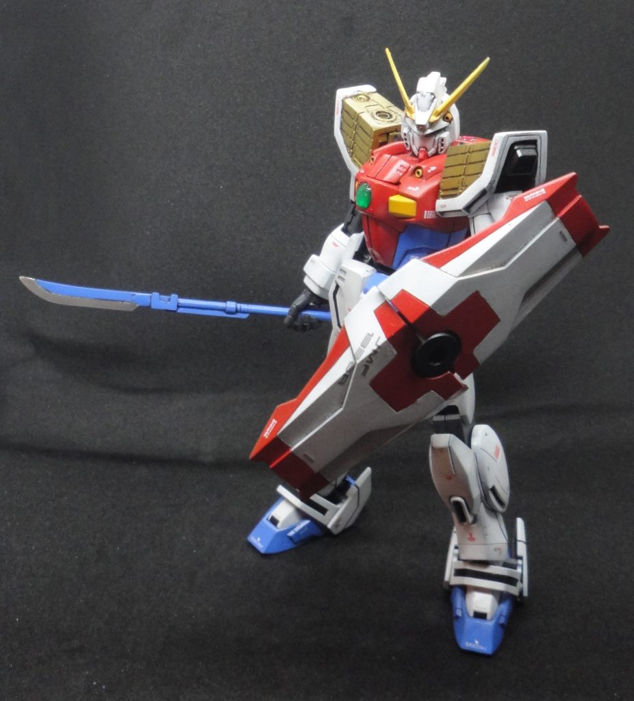 頬のダクト、顔側面から背面、肩の前後、モモの外側、腰アーマー片方、ライジングアロー、武器がHGからの流用です。