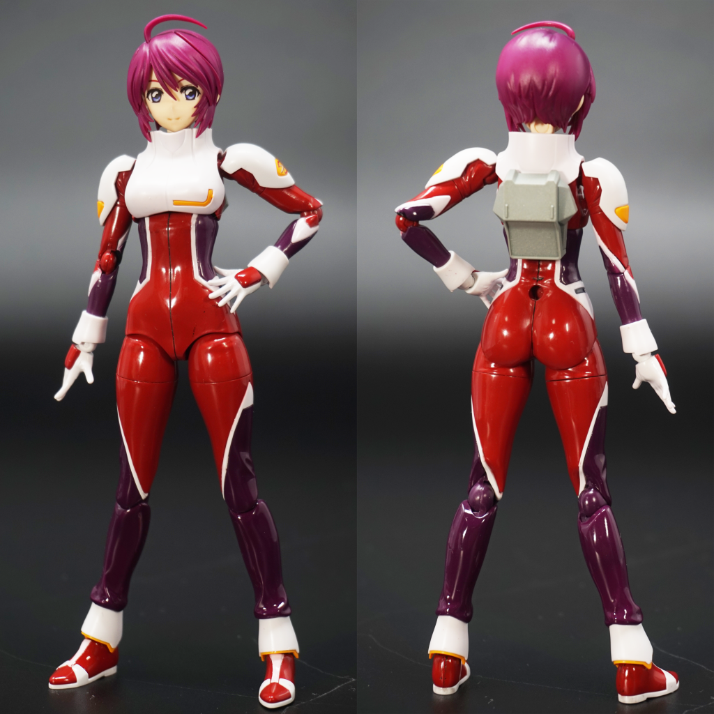 パイロットスーツはエナメルと思われる箇所はつや有りで研ぎ出しし、樹脂製と思われる箇所はつや消しにしました。