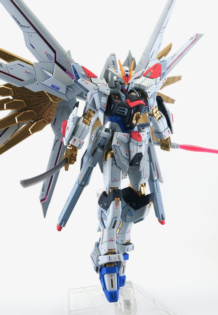 マイフリといえばこのポーズ。実体剣(日本刀)とか、厨二感がたまらないですよね…!