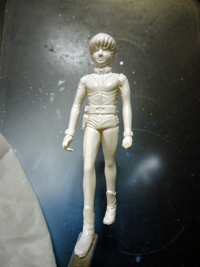 ガイアノーツのエヴォホワイトで下地塗装を行い。