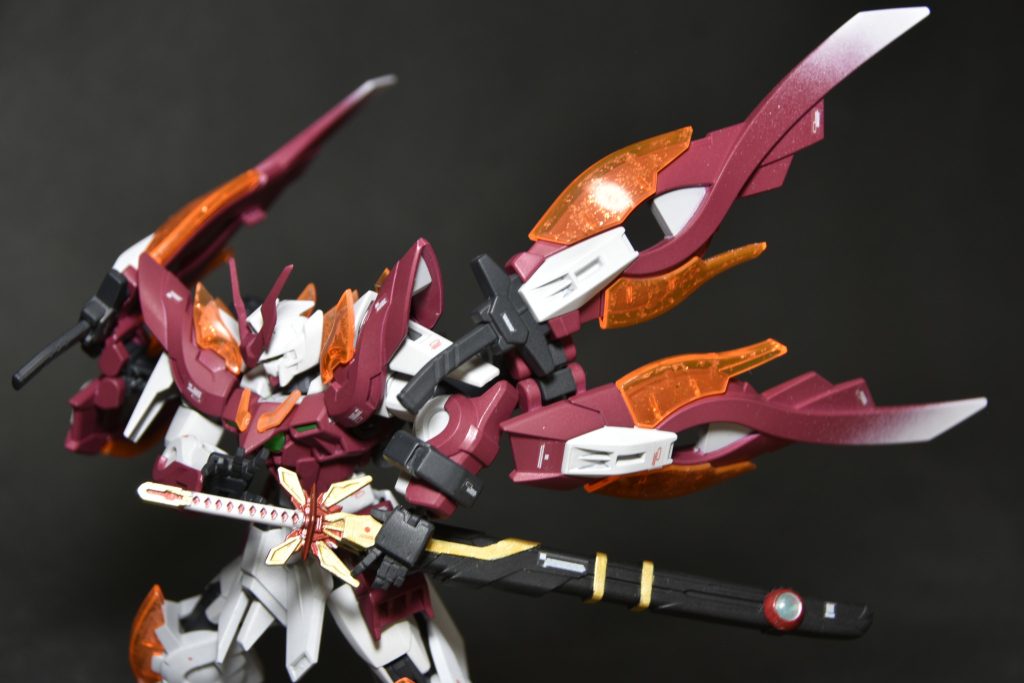 性癖⑤ 切り札刀はアニメSDWヒーローズにて曹操ウイングガンダムが使用した倚聖剣です。その真の力は、相手と自分の力を同じにする結界を展開するというもの。いや普通に考えて相手の性能をほぼノーリスクでコピーとか強すぎんか?と。某カー◯ィかと。ステータスが互角になったところでいよいよ切り札を使う訳ですが、文字数が多くなりすぎたため詳しくは別の機会に...あ、どこかの画像にヒントがあります。