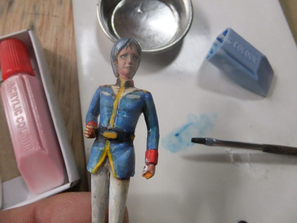 塗料が濃い状態だとラッカー系と同じ様になってしまうので?かなり薄々状態で塗り重ねていきます。