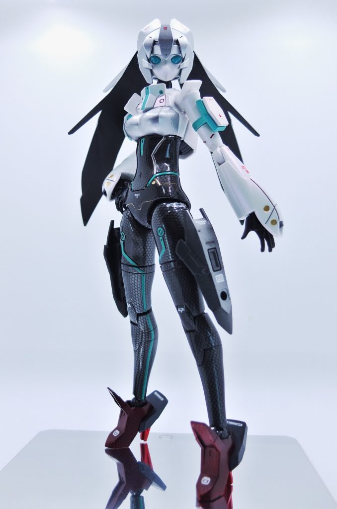 と、言う感じで制作開始。実際はモビルドール形態は古戦場前に終わってました(古戦場が判らない人はスルーしてください)問題はリアルフェイスのほう・・・リアルフェイスの話は後にするとして作ろうと思った経緯はガンブレ4にも出てるメイさんを積んだままと言うのは如何なものかと重い腰をあげました。可動に関しては30MSのオプションボディを流用して前後左右にスイングできるボディにしたいと思ってましたが殆ど互換性無いんですよね流用したらメイじゃなくなってしまう思ったほど30MMからのオプションパーツも使えないんですよね。色々考えましたが塗装でオリジナル要素を入れつつすこーしだけボディにポイントをねじ込む事に。